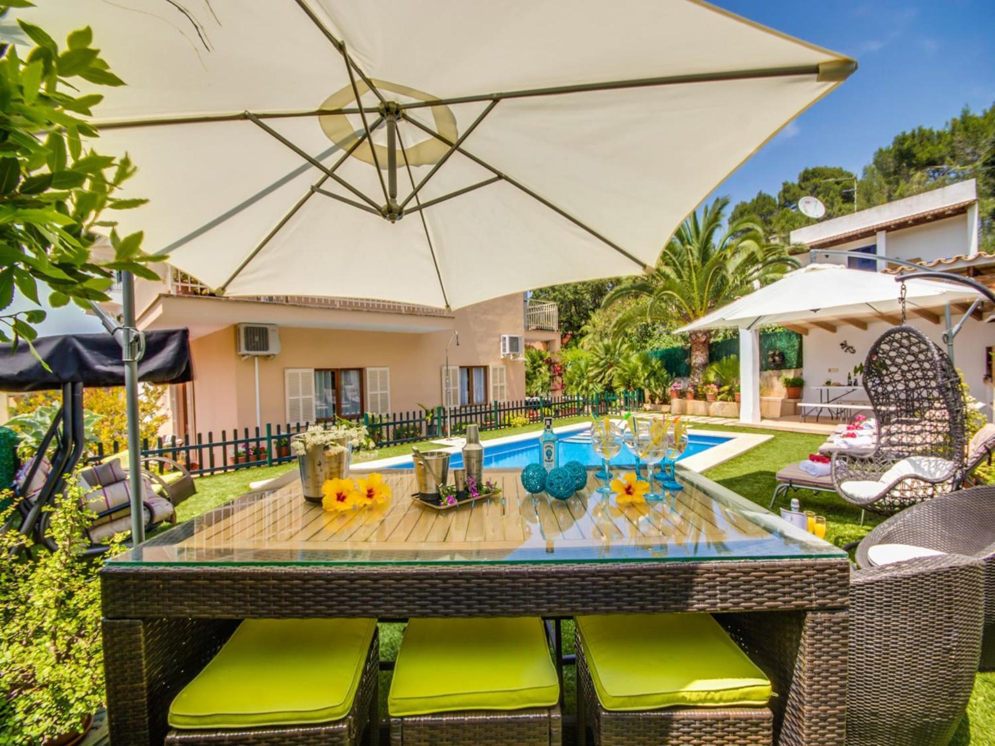 For 9 Guests In